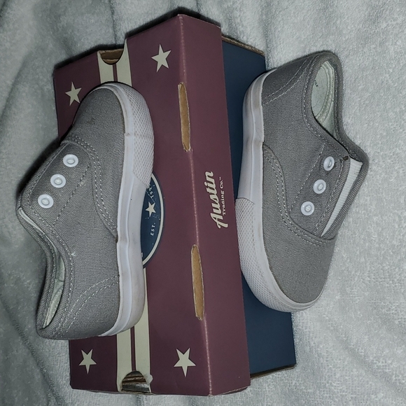 Austin Trading Co Toddler Shoes - Picture 1 of 4